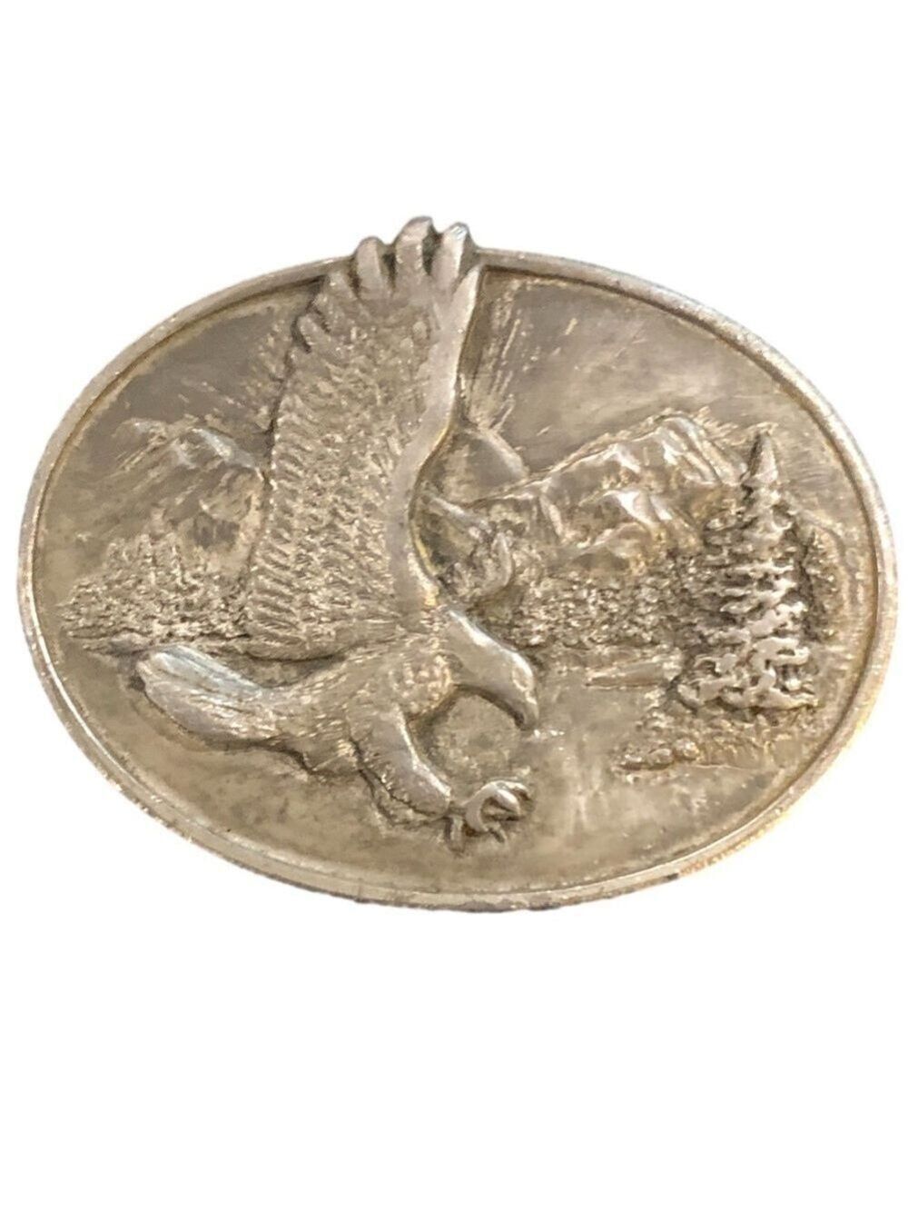 Siskiyou oval metal belt buckle with eagle. Vintage 1982.